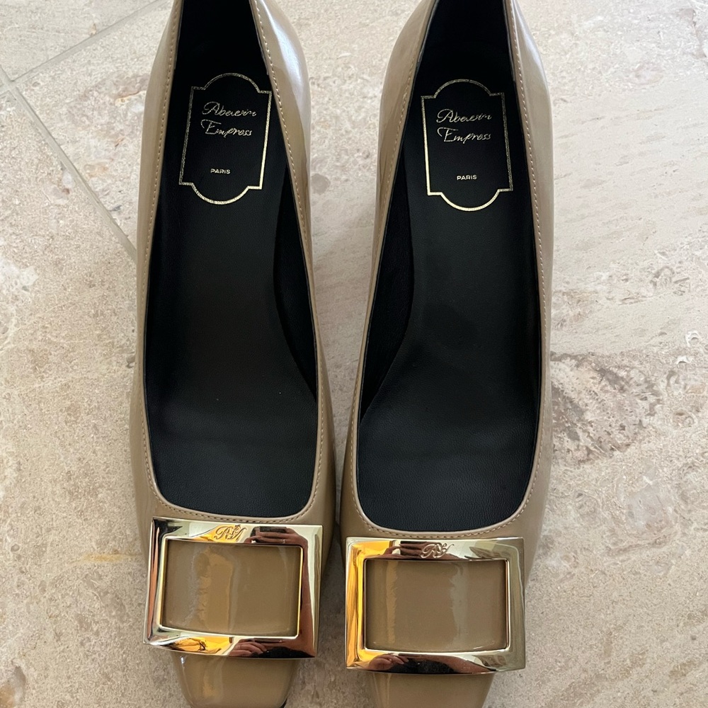 Women's Tan Pumps with Gold Buckle Brand New